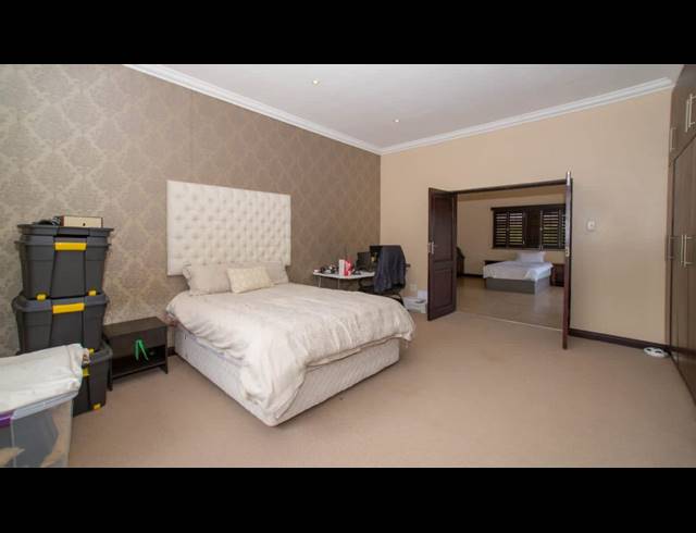 5 BEDROOM FREEHOLD FOR SALE IN LA LUCIA